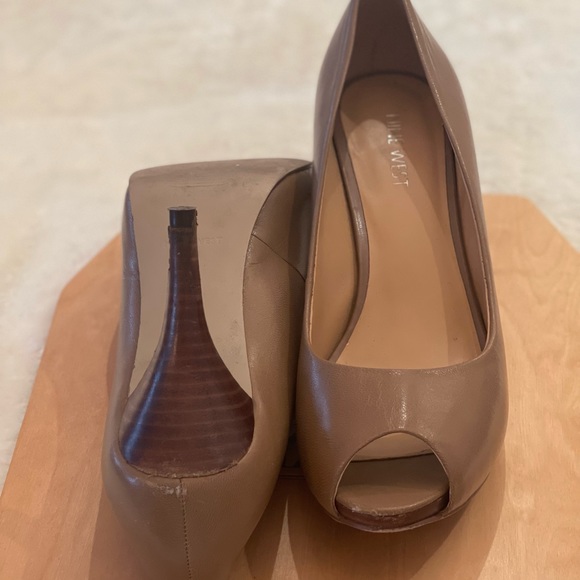 NINE WEST tan peep toe 3.5” pump - Picture 6 of 6